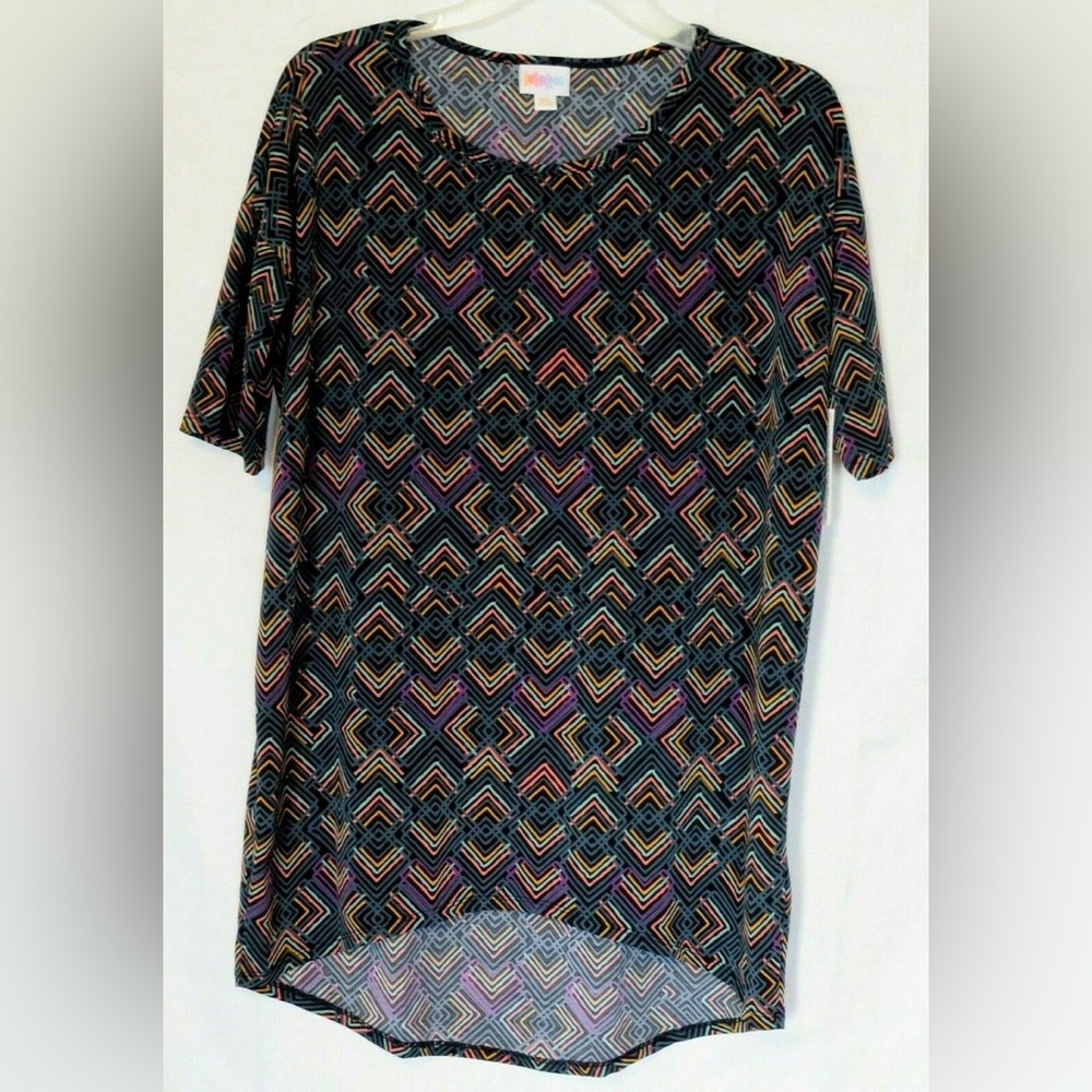 💚 3/$15 Geometric Patterned women’s Shirt C - Picture 4 of 4